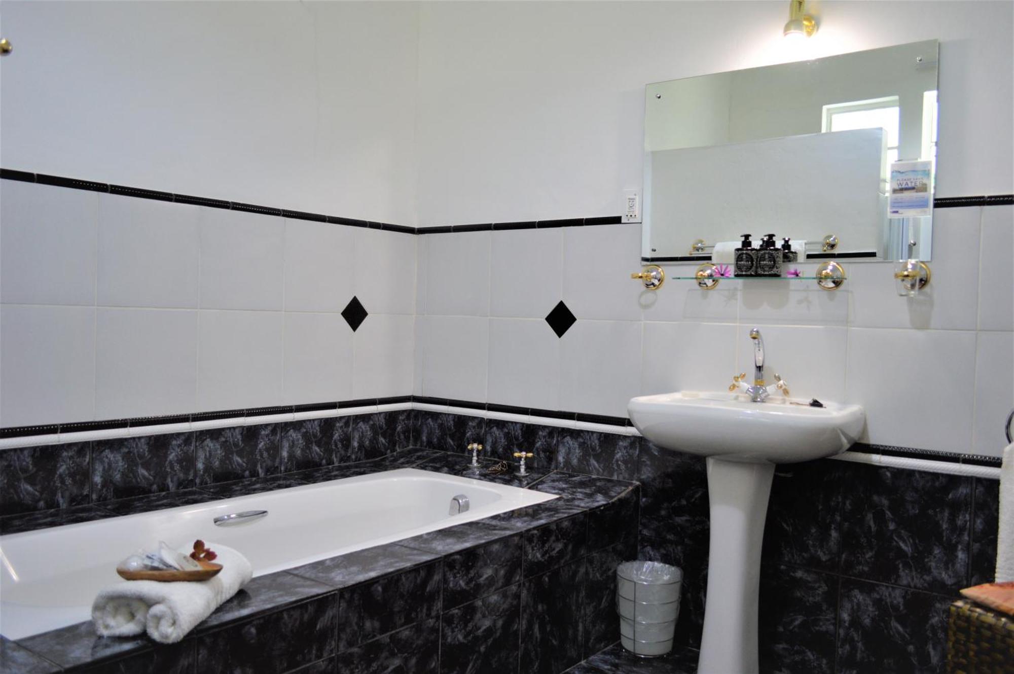 Adley House Bed & Breakfast Оудсхорн Екстериор снимка