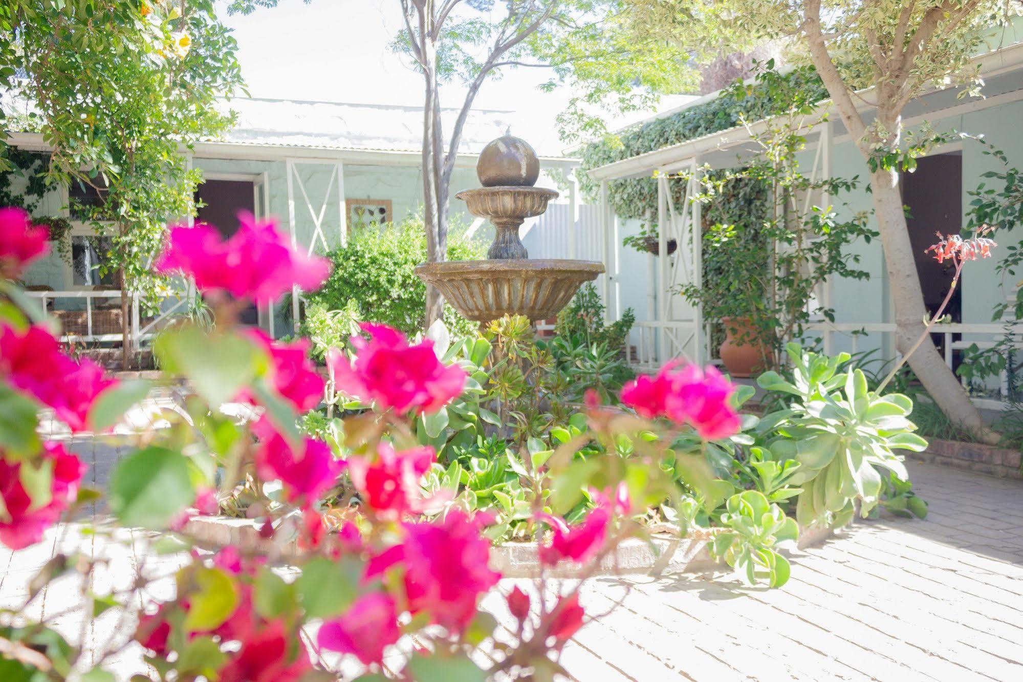 Adley House Bed & Breakfast Оудсхорн Екстериор снимка